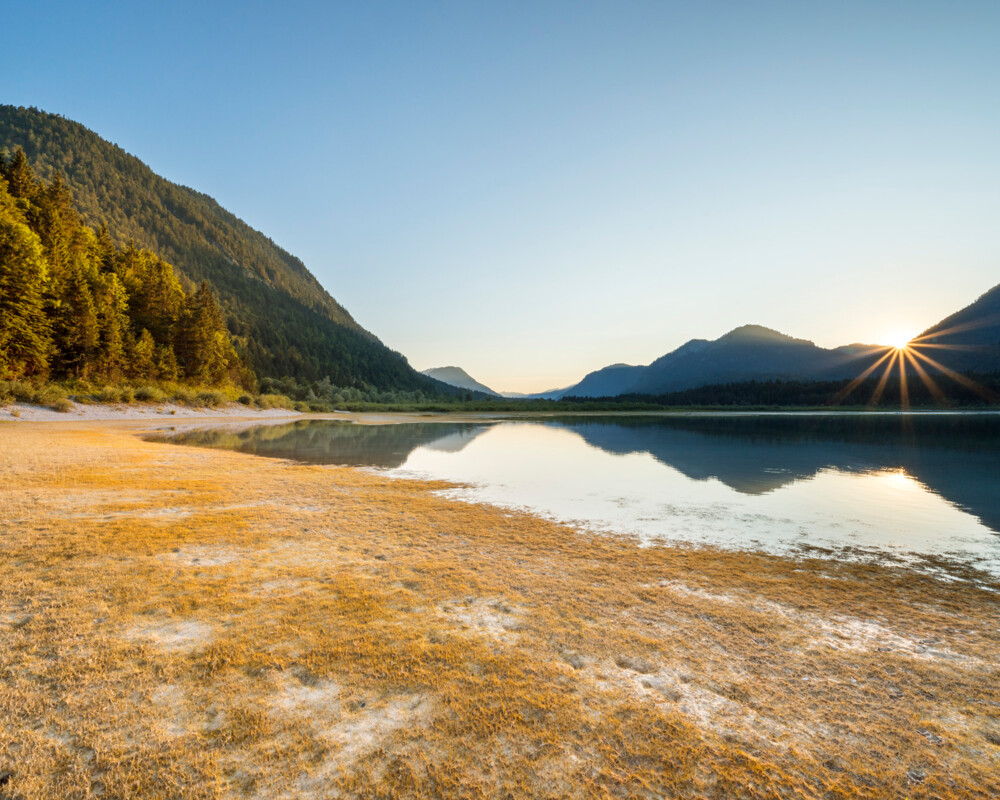 Sonnenaufgang am Sylvensteinsee